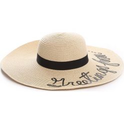 Jasnobeżowy Kapelusz Heat. Kapelusze damskie Born2be, z aplikacjami. Za 49.99 zł.