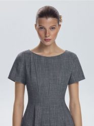 Sukienka mini - szary. Szare sukienki damskie Reserved, l, bez wzorów, z tkaniny, bez kołnierzyka, bez ramiączek, mini, rozkloszowane. Za 159.99 zł.