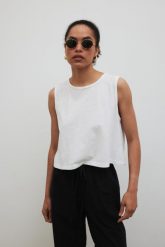 Bawełniany top w kolorze CLASSIC WHITE - FLOWTEE-L/XL. Białe topy damskie Marsala, l, bez wzorów, z bawełny, bez kołnierzyka. Za 119.90 zł.