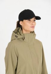 Czapka z daszkiem Whistler Viken. Czarne czapki z daszkiem damskie WHISTLER, bez wzorów, z elastanu. Za 85.99 zł.