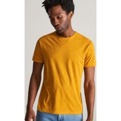 T-shirt z melanzowej dzianiny - Żółty. Żółte t-shirty damskie Reserved, l, bez wzorów, z dzianiny, bez kołnierzyka. Za 29.99 zł.