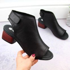 Skórzane komfortowe sandały damskie na obcasie na rzep Remonte R8770-01. Sandały damskie Remonte, bez wzorów, ze skóry, bez obcasa, na obcasie. Za 322.99 zł.