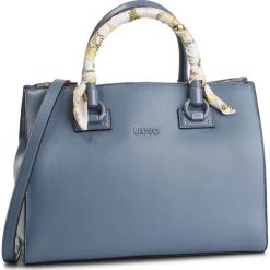 Torebka LIU JO - M Satchel Zip A19093 E0040 Nuvola 74111. Niebieskie torebki klasyczne damskie Liu Jo, bez wzorów, ze skóry ekologicznej, bez dodatków. W wyprzedaży za 419.00 zł.