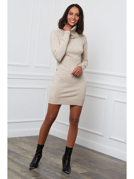 Soft Cashmere Sukienka dzianinowa w kolorze beżowym rozmiar: 38/40. Brązowe sukienki damskie Soft Cashmere, bez wzorów, z dzianiny, klasyczne, bez kołnierzyka, bez ramiączek, mini. Za 118.28 zł.