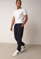 Granatowe Spodnie Dresowe z Bawełną ze Ściągaczami Hailise. Niebieskie spodnie dresowe męskie Born2be, bez wzorów, z bawełny. Za 89.99 zł.