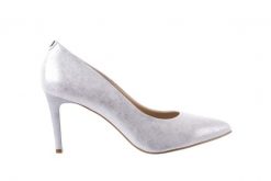 Czółenka Bayla-056 1816-1089 Srebrny Metaliczny 20, Skóra naturalna - 41. Szare czółenka damskie Bayla, bez wzorów, z materiału, bez obcasa, na obcasie. W wyprzedaży za 152.10 zł.