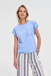 T-shirt z kieszonką błękitny. Niebieskie t-shirty damskie MOODO, bez wzorów, z bawełny, bez kołnierzyka. Za 59.99 zł.