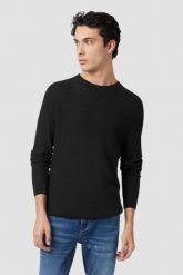 GUESS Czarny sweter męski Davin Cn Ls. Czarne swetry męskie Guess, l, z aplikacjami, z bawełny, bez kołnierzyka. W wyprzedaży za 322.99 zł.