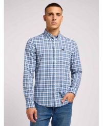 LEE MĘSKA KOSZULA LEE BUTTON DOWN ATLANTIC 112349957 L880015643. Niebieskie koszule męskie Lee, l, bez wzorów, z bawełny, bez kołnierzyka, bez ramiączek. W wyprzedaży za 99.99 zł.