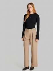 CALVIN KLEIN JEANS Koszulka w kolorze czarnym rozmiar: 3XL. Czarne bluzki damskie Calvin Klein Jeans, xl, bez wzorów, z jeansu, bez kołnierzyka. Za 109.78 zł.