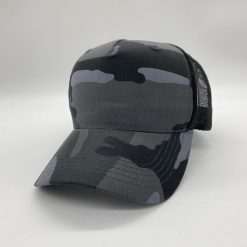 Czapka z daszkiem truckerka Camo graphite. Szare czapki męskie MAGROF, bez wzorów. W wyprzedaży za 39.99 zł.