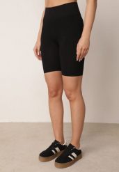 Czarne Szorty Kolarki z Wysokim Stanem o Modelującym Fasonie Kimolodia. Czarne szorty damskie Born2be, bez wzorów, z podwyższonym stanem. Za 39.99 zł.