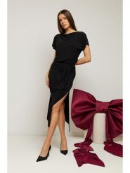 Made of emotion Sukienka w kolorze czarnym rozmiar: XL. Czarne sukienki damskie Made Of Emotion, na co dzień, xl, bez wzorów, bez kołnierzyka, bez ramiączek, maxi, proste. Za 229.99 zł.