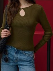 Sweter - żółty. Żółte swetry klasyczne damskie Sinsay, l, bez kołnierzyka. W wyprzedaży za 15.99 zł.