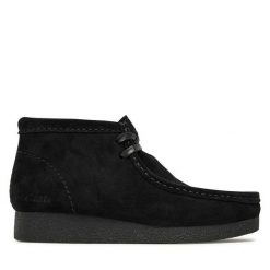 Botki Clarks. Czarne botki damskie Clarks, bez obcasa, na płaskiej podeszwie, bez zapięcia. Za 519.99 zł.