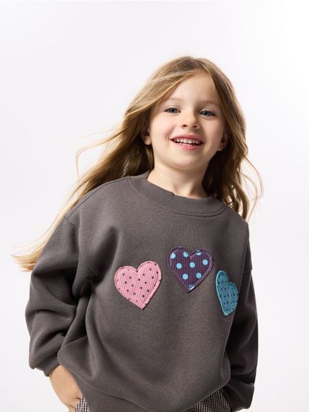 Bluza z naszywkami - ciemnobrązowy. Brązowe bluzy i bluzki niemowlęce Reserved, z aplikacjami, z bawełny, bez ramiączek, bez kaptura. Za 49.99 zł.