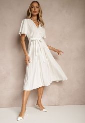 Biała Sukienka Wiązana w Talii z Plisowaniem na Dole Dorseki. Białe sukienki damskie Renee, l, bez wzorów, eleganckie, bez kołnierzyka, bez ramiączek, midi, kopertowe. Za 59.99 zł.