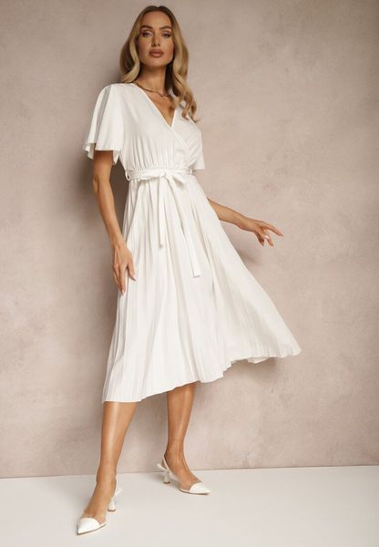 Biała Sukienka Wiązana w Talii z Plisowaniem na Dole Dorseki. Białe sukienki damskie Renee, l, bez wzorów, eleganckie, bez kołnierzyka, bez ramiączek, midi, kopertowe. Za 59.99 zł.