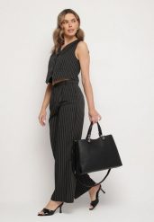 Czarna Torebka w Stylu Shopperki z Metaliczną Aplikacją Ilinera. Czarne torebki klasyczne damskie Born2be, z aplikacjami, bez dodatków. Za 129.99 zł.