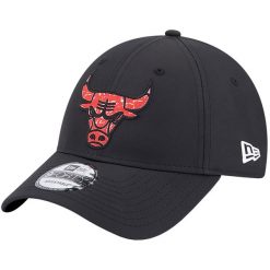 Czapka z daszkiem męska NBA 9FORTY Chicago Bulls Cap. Czarne czapki męskie New Era, bez wzorów, z poliesteru, sportowe. Za 129.99 zł.