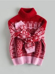 Sweter ze świątecznym motywem - wielobarwny. Swetry klasyczne damskie Reserved, l, z dzianiny, bez kołnierzyka. Za 159.99 zł.
