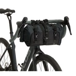 Miękka i wodoodporna torba na kierownicę BBB Cycling Front Fellow 10L. Czarne torebki klasyczne damskie BBB CYCLING, bez wzorów, bez dodatków. Za 269.00 zł.