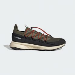Buty Terrex Voyager 21 Travel. Brązowe obuwie do biegania damskie Adidas. Za 439.00 zł.