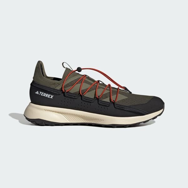 Buty Terrex Voyager 21 Travel. Brązowe obuwie do biegania damskie Adidas. Za 439.00 zł.