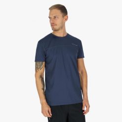 Koszulka treningowa męska Swedemount Fjällbacka Tee 2.0 szybkoschnąca. Niebieskie t-shirty sportowe męskie SWEDEMOUNT, m, bez ramiączek, do biegania. Za 79.99 zł.