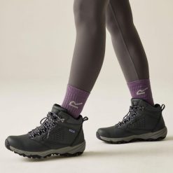 Damskie wodoodporne buty trekkingowe Amble. Szare obuwie trekkingowe damskie Regatta. Za 249.99 zł.