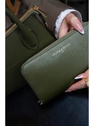 Victor & Hugo Paris Skórzany portfel "Selma" w kolorze zielonym - 20 x 10 x 3 cm rozmiar: onesize. Zielone portfele damskie Victor & Hugo Paris, bez wzorów, z materiału. Za 283.48 zł.