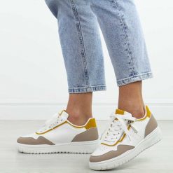 Beżowe sportowe buty damskie McBraun 23233. Brązowe buty sportowe na co dzień damskie McBraun, bez wzorów, ze skóry, na fitness i siłownię. Za 99.00 zł.