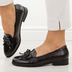 Czarne półbuty damskie M.Daszyński 25113-2. Czarne półbuty damskie M.Daszyński, z aplikacjami, z materiału, biznesowe, bez obcasa, na płaskiej podeszwie. Za 179.00 zł.