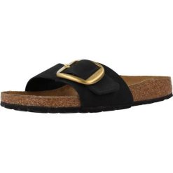 Klapki damskie Birkenstock Madrid Big Buckle. Czarne klapki damskie Birkenstock, bez wzorów, z materiału, bez obcasa. Za 583.10 zł.