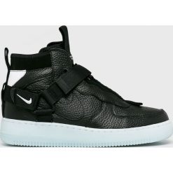Nike Sportswear - Buty Air Force 1 Utility Mid. Zielone buty sportowe na co dzień męskie Nike Sportswear, z gumy, bez zapięcia. W wyprzedaży za 539.90 zł.