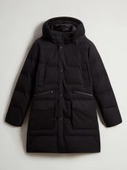 Woolrich Parka puchowa w kolorze czarnym rozmiar: M. Czarne parki męskie Woolrich, m, bez wzorów, z puchu. Za 1,932.81 zł.