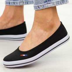 Czarne baleriny tekstylne American Club Lh98. Czarne baleriny damskie American CLUB, bez wzorów, z materiału, bez obcasa. Za 79.00 zł.