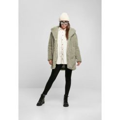 Płaszcz damski Urban Classics oversized sherpa. Białe płaszcze damskie Urban Classics, m, bez wzorów, z tkaniny. Za 315.55 zł.