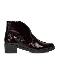 Botki Rieker. Czerwone botki damskie Rieker, bez obcasa, na słupku, bez zapięcia. Za 349.99 zł.