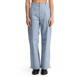 Damskie spodnie z diagonalu z prostymi nogawkami Siroko Cypher-W Blue. Niebieskie spodnie materiałowe damskie SIROKO, bez wzorów, z tkaniny, z podwyższonym stanem. Za 253.00 zł.