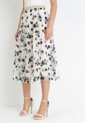 Jasnobeżowa Tiulowa Spódnica z Welurowym Wzorem w Kwiaty i Gumką w Pasie Iyosi. Brązowe spódniczki damskie Born2be, bez wzorów, z tiulu, midi. Za 69.99 zł.