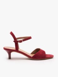 Bordowe sandały na obcasie. Czerwone sandały damskie Ryłko, bez wzorów, z gumy, bez obcasa, na obcasie. Za 379.99 zł.