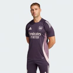 Koszulka Arsenal Tiro 24 Training. Czarne t-shirty sportowe męskie Adidas, xl, z materiału, bez ramiączek, do piłki nożnej. W wyprzedaży za 219.15 zł.