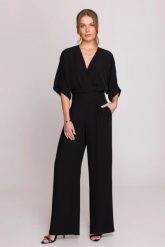 Elegancki kombinezon damski z kopertowym dekoltem czarny. Czarne kombinezony damskie Stylove, s, bez wzorów, eleganckie, bez kołnierzyka, bez ramiączek. Za 519.00 zł.