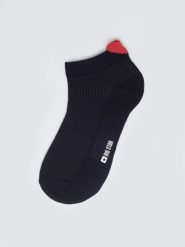 Stopki damskie z wiskozy z sercem czarne Lovelia 906. Czarne skarpetki damskie Big Star, bez wzorów, z wiskozy. Za 19.99 zł.