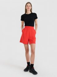 4F Spodenki dresowe damskie - czerwone XL. Czerwone szorty damskie 4f, bez wzorów, z bawełny, sportowe. W wyprzedaży za 59.99 zł.