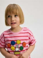 T-shirt w paski Miffy - wielobarwny. Koszulki dziewczęce Reserved, m, bez wzorów, z bawełny, bez ramiączek. W wyprzedaży za 25.99 zł.