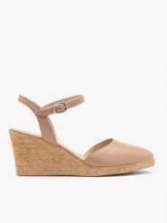 Beżowe czółenka na platformie. Brązowe czółenka damskie Ryłko, bez wzorów, ze skóry, z okrągłym noskiem, bez obcasa, na platformie. W wyprzedaży za 297.49 zł.