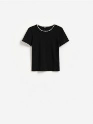 T-shirt z dodatkiem modalu - czarny. Czarne t-shirty damskie Reserved, l, bez wzorów, z bawełny, bez kołnierzyka. Za 69.99 zł.