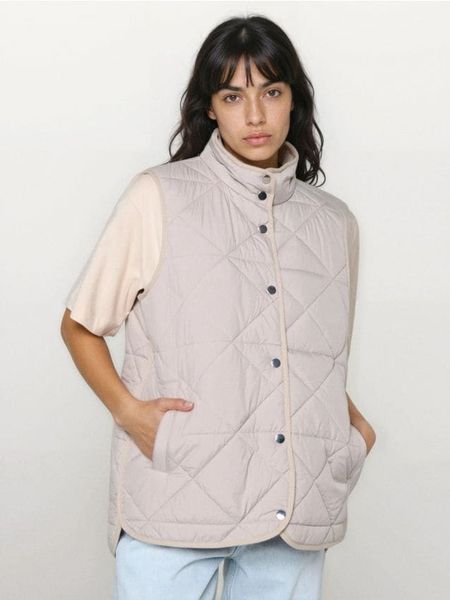 Pikowana kamizelka ze stójką - beżowy. Brązowe kamizelki damskie Sinsay, l. Za 59.99 zł.